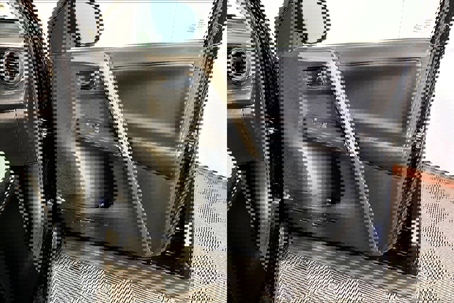 Used 2017 Toyota RAV4 XLE image 22