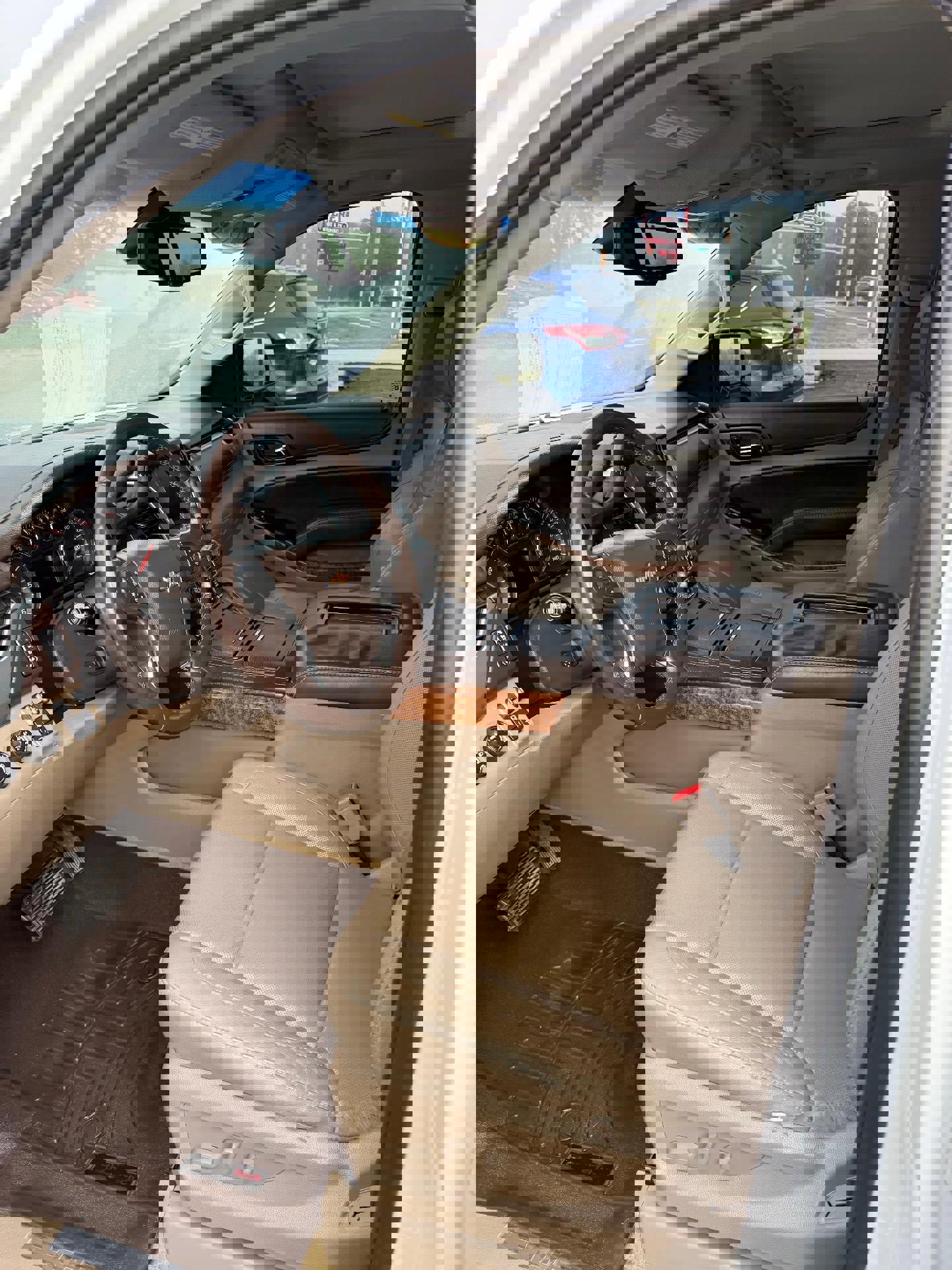 Used 2015 Chevrolet Suburban LTZ image 3