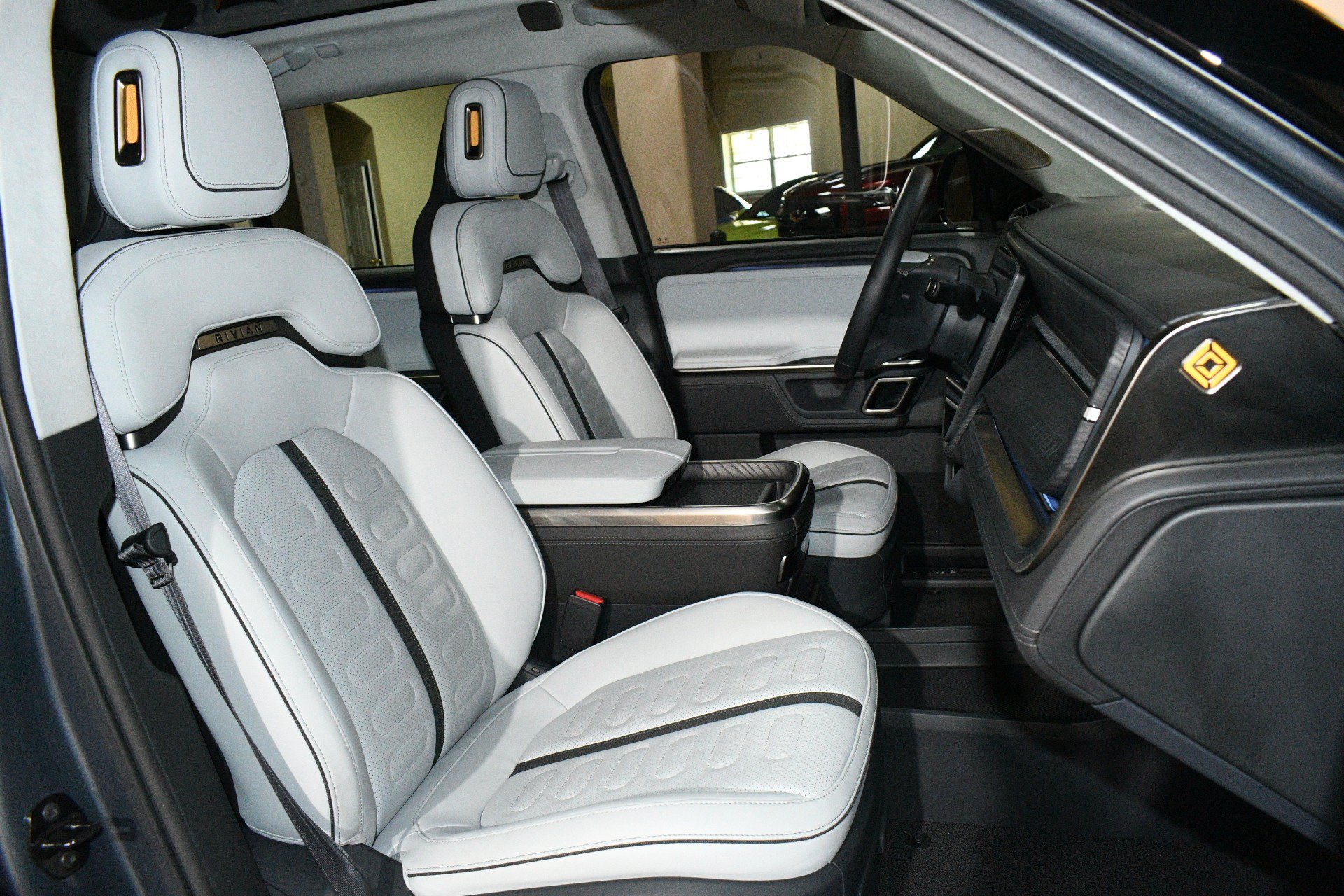 Used 2023 Rivian R1S Launch Edition Quad AWD/4WD image 8