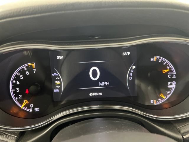 Used 2020 Jeep Grand Cherokee Overland AWD/4WD image 18