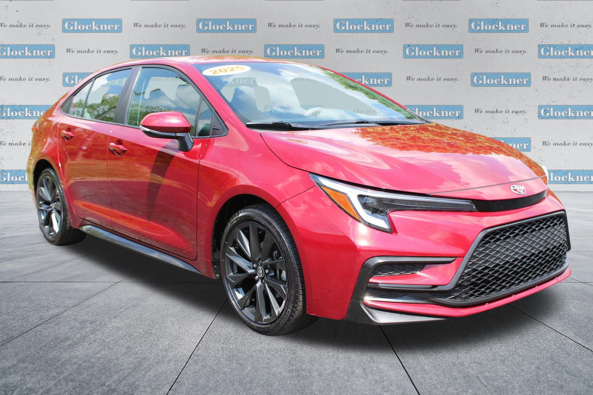 Used 2025 Toyota Corolla SE FWD image 3
