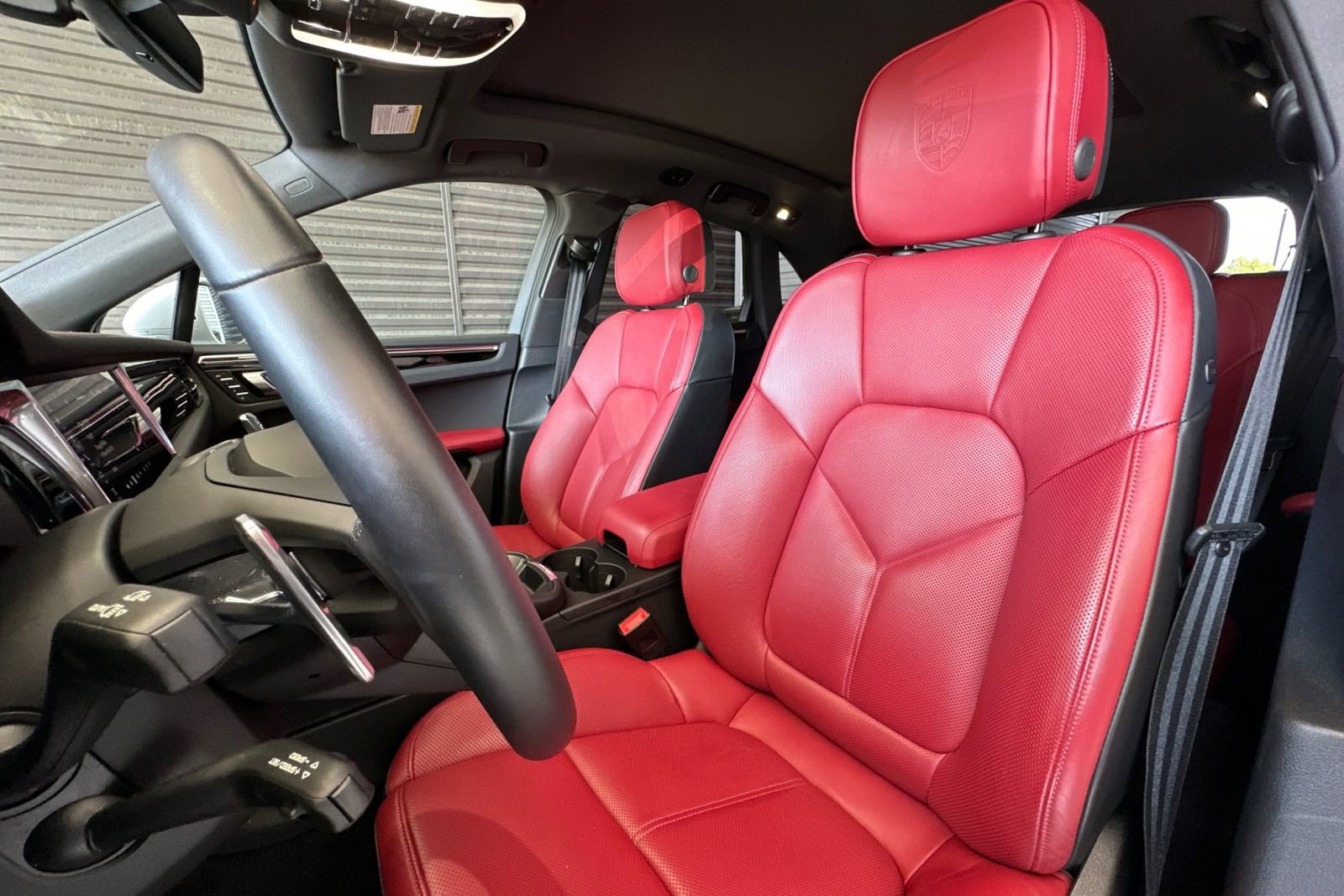 Used 2025 Porsche Macan image 5