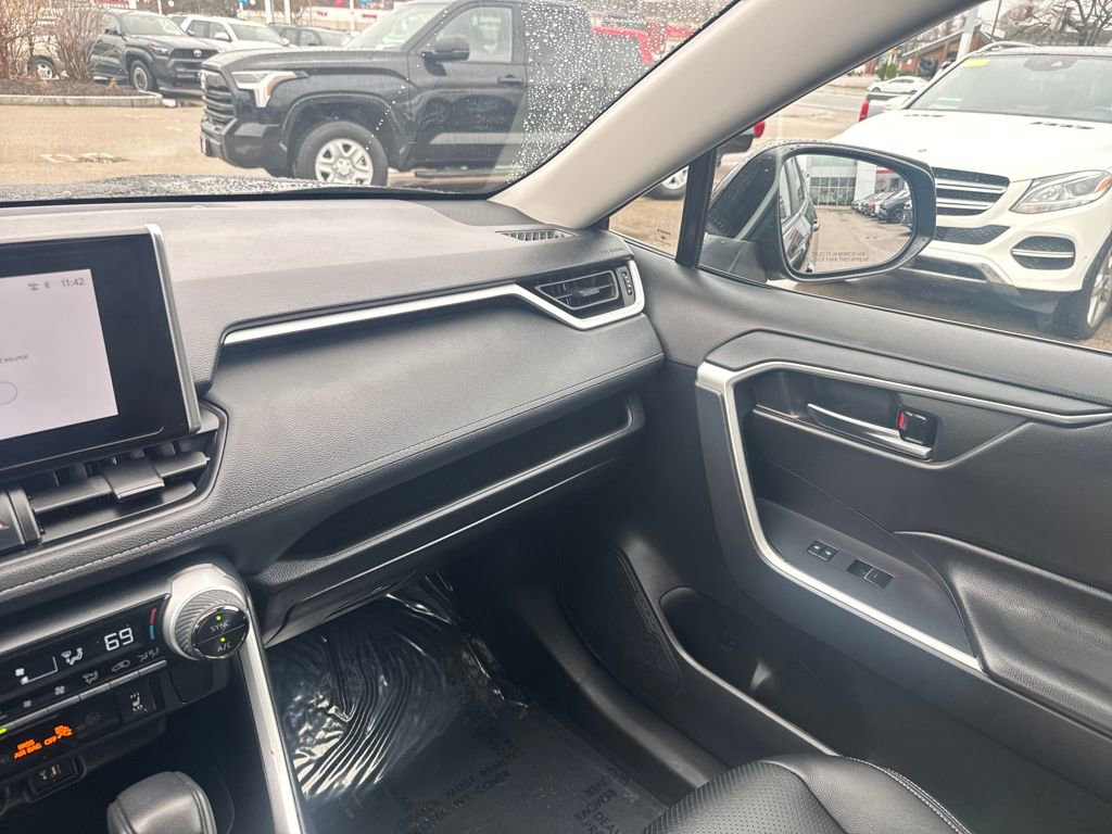 Used 2024 Toyota RAV4 XLE w/ Convenience Package image 33