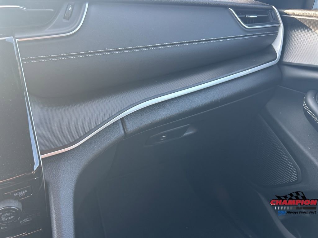 Used 2025 Jeep Grand Cherokee Altitude image 17