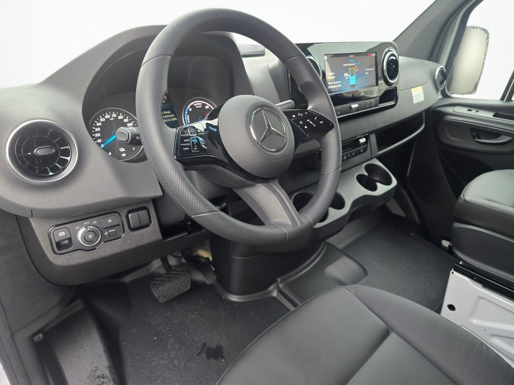 New 2025 Mercedes-Benz eSprinter 170 Cargo image 9
