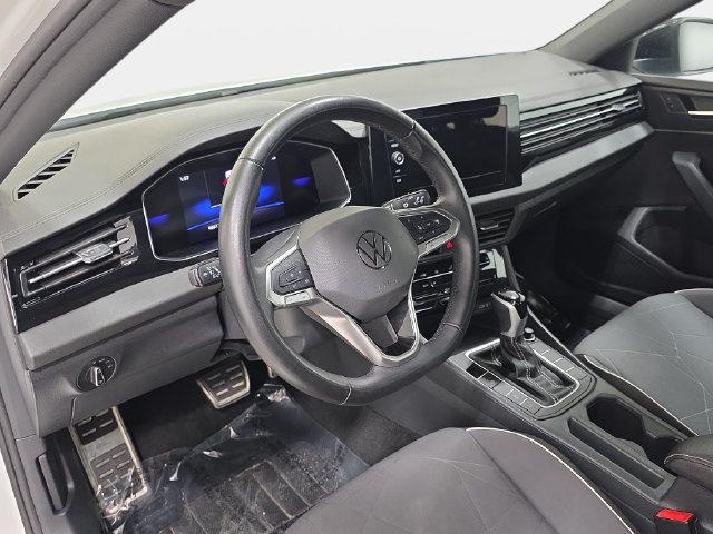Used 2025 Volkswagen Jetta Sport FWD image 16
