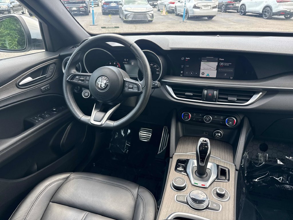 Used 2023 Alfa Romeo Stelvio Ti AWD/4WD image 14