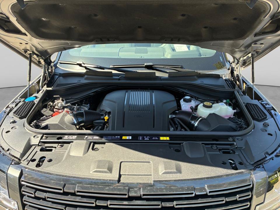 New 2027 Land Rover Range Rover Long Wheelbase SE AWD/4WD image 16