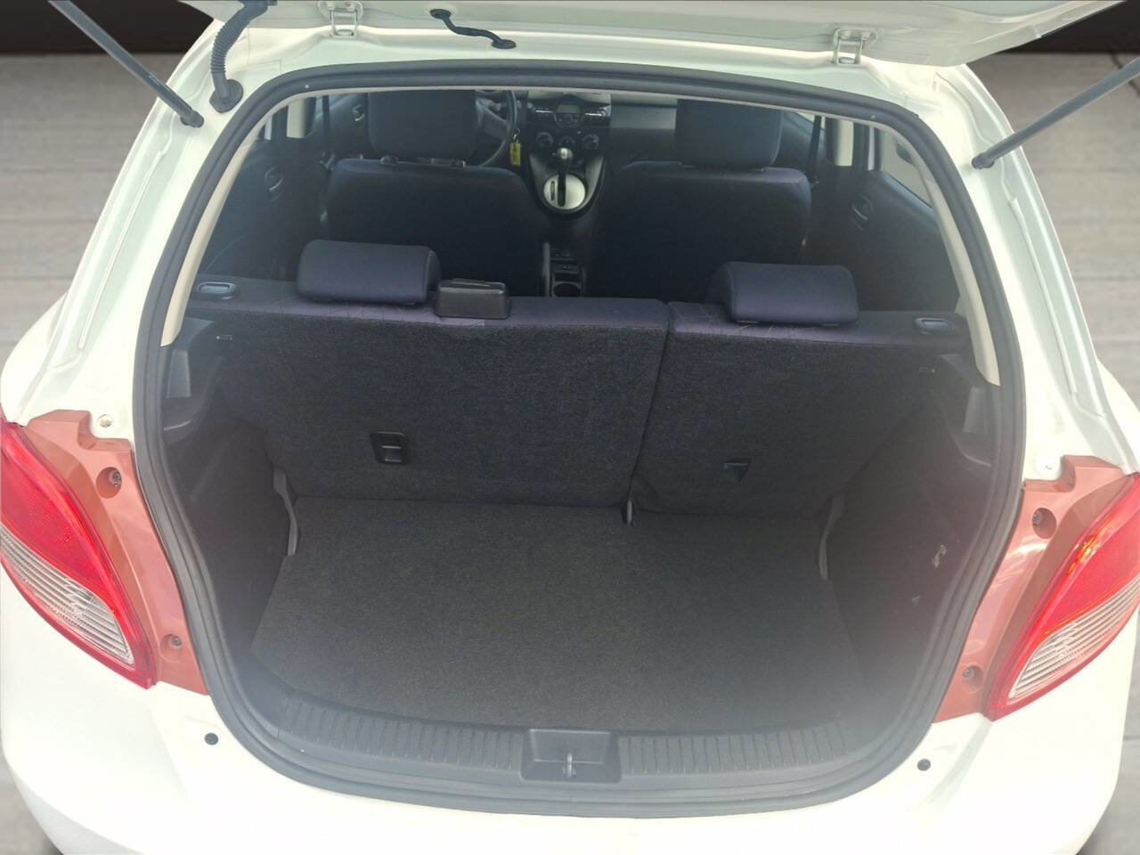 Used 2014 MAZDA MAZDA2 Sport image 13