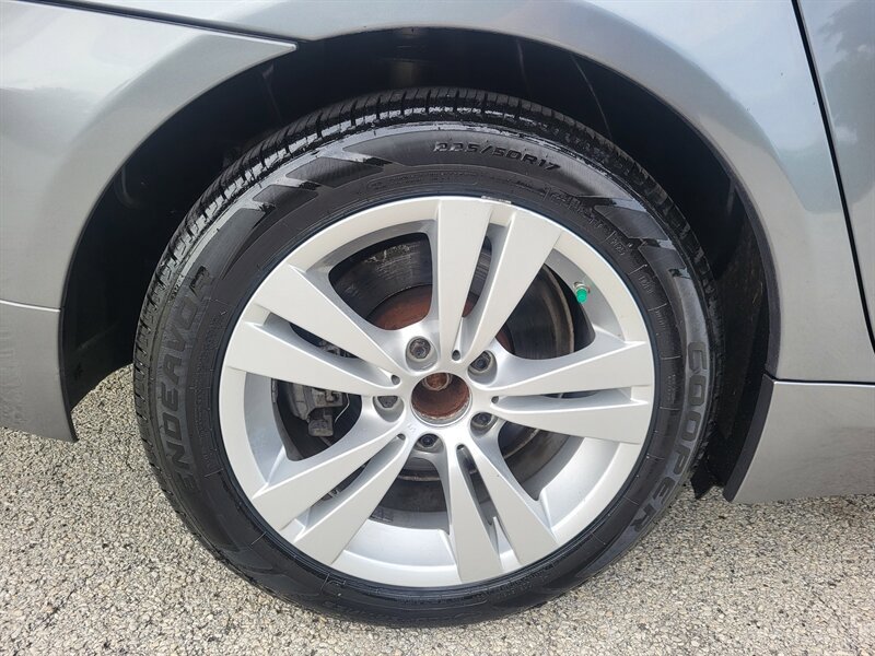 Used 2010 BMW 528i xDrive Sedan AWD/4WD image 29