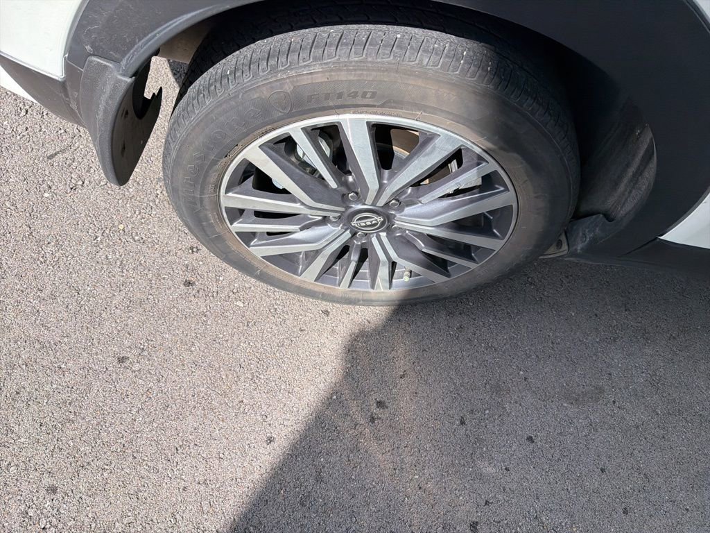 Used 2023 Nissan Kicks SR w/ SR Premium Package FWD image 23