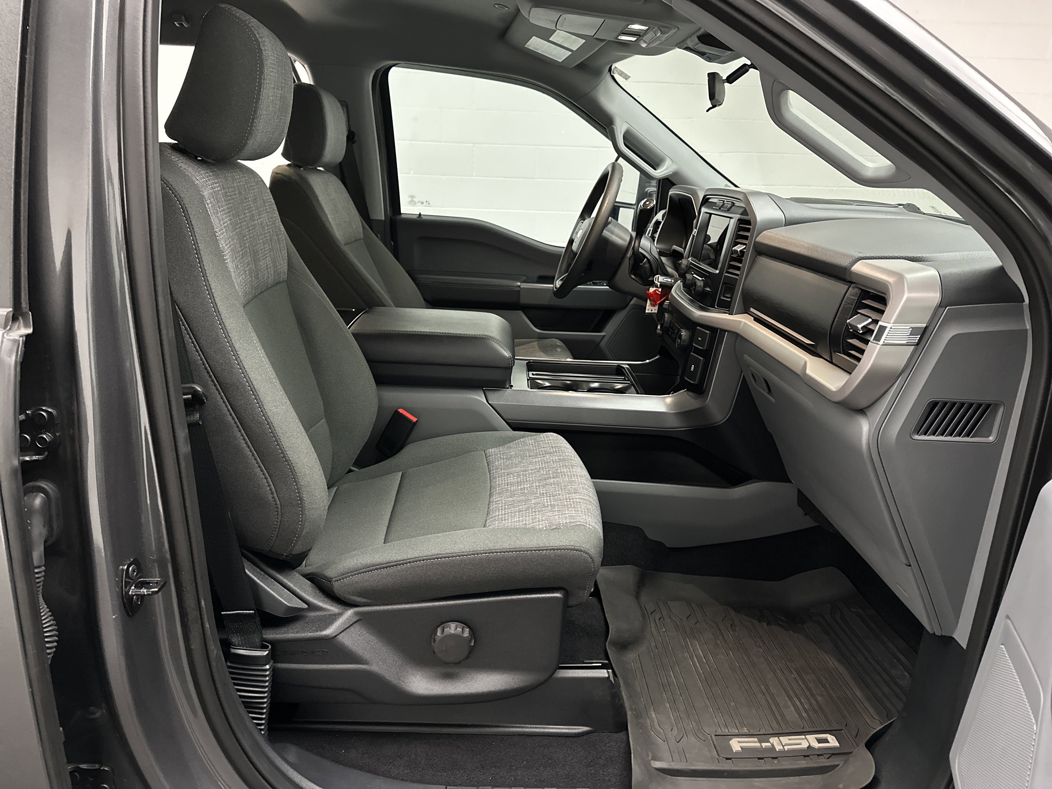 Used 2023 Ford F150 XLT w/ XTR Package image 25