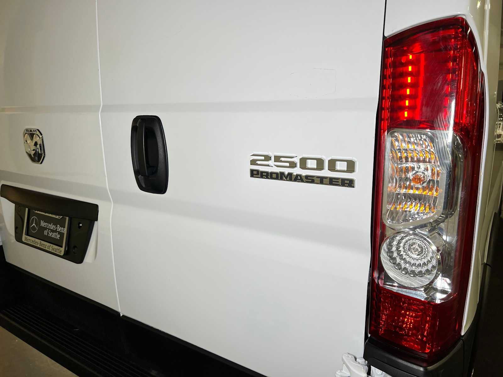 Used 2024 RAM ProMaster 2500 w/ Convenience Group FWD image 17