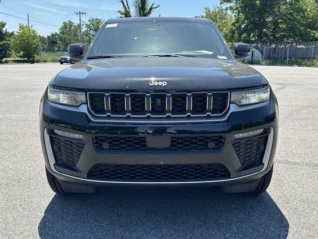 New 2026 Jeep Grand Cherokee L Limited w/ Luxury Tech Group II AWD/4WD image 2