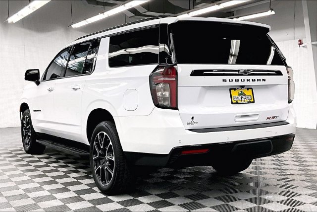 Used 2024 Chevrolet Suburban RST w/ Luxury Package AWD/4WD image 2