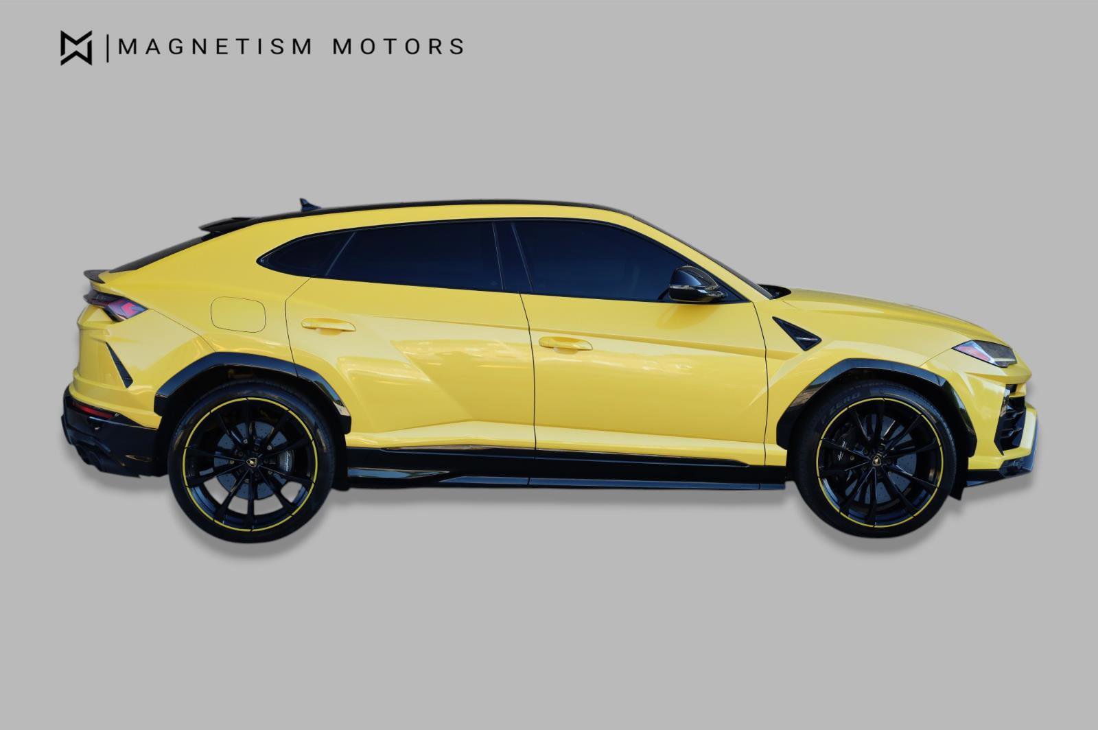 Used 2021 Lamborghini Urus AWD/4WD image 2