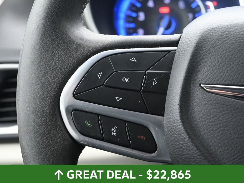 Used 2023 Chrysler Pacifica Touring-L image 32