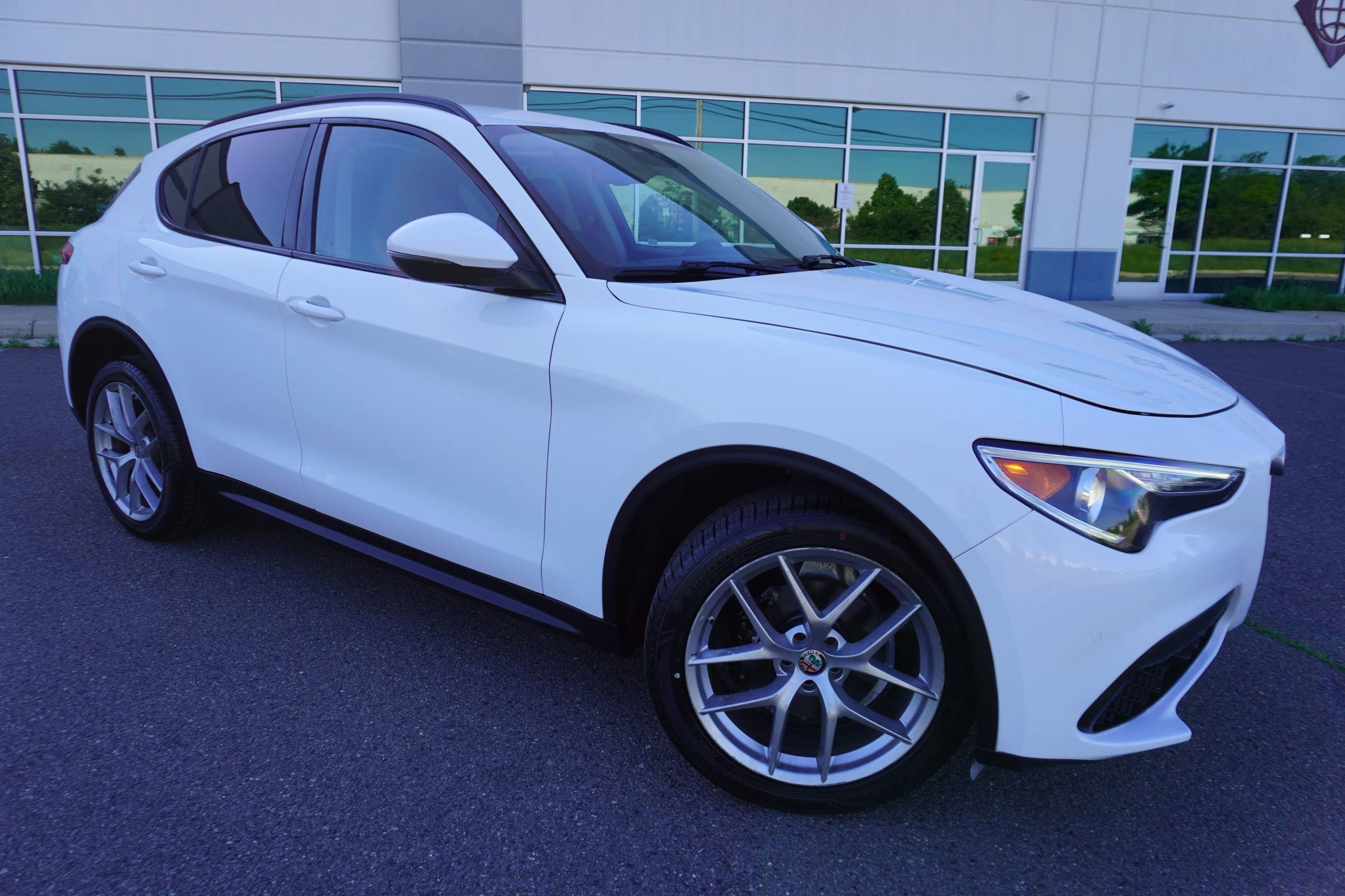 Used 2018 Alfa Romeo Stelvio Sport w/ Quick Order Package 22J Sport AWD/4WD image 1