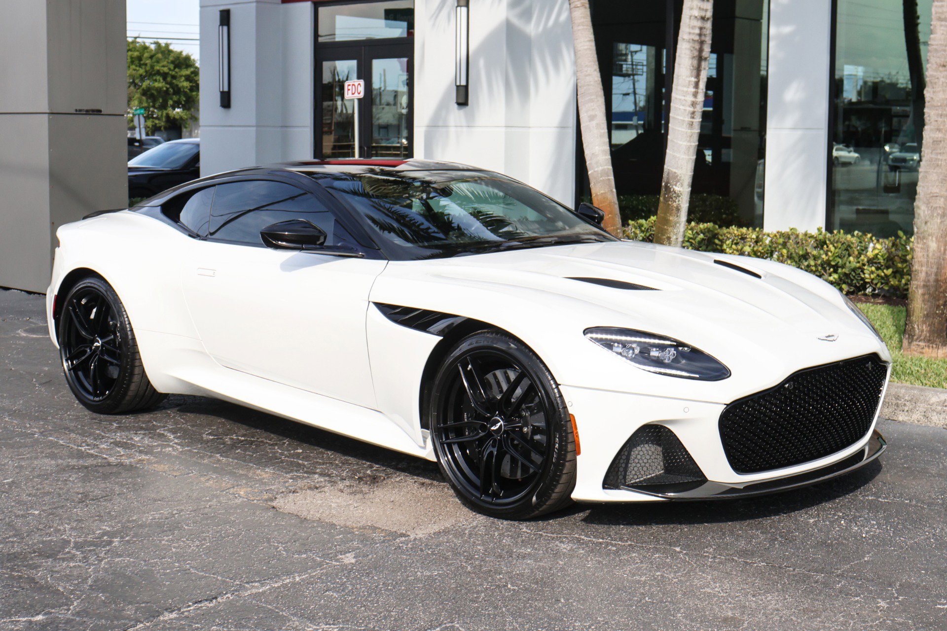 Used 2019 Aston Martin DBS Superleggera image 4