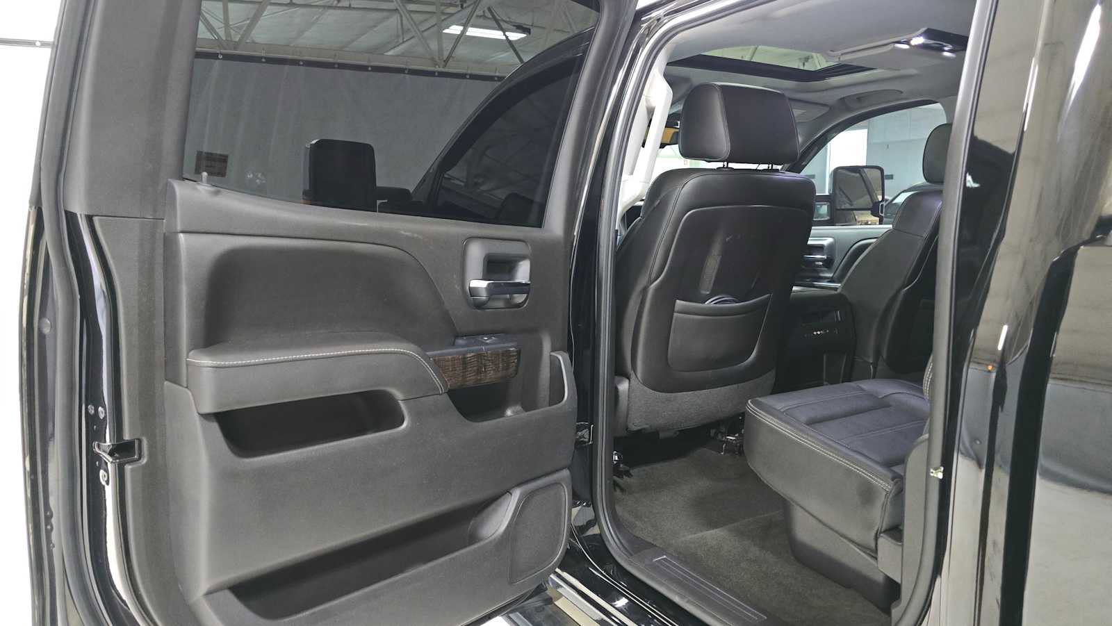 Used 2015 GMC Sierra 3500 Denali w/ Duramax Plus Package image 15