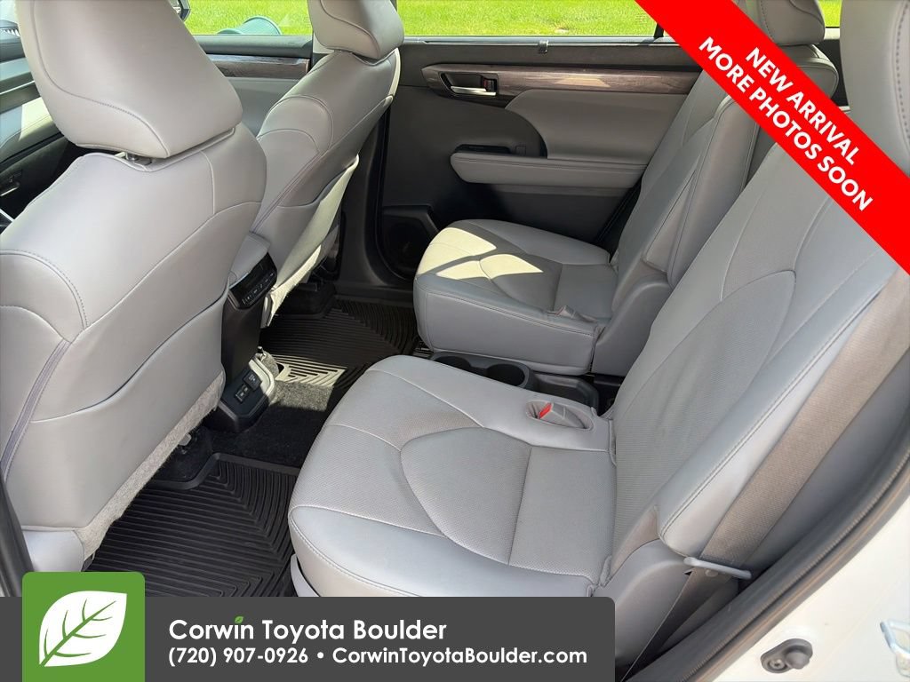 Used 2022 Toyota Highlander Limited AWD/4WD image 12