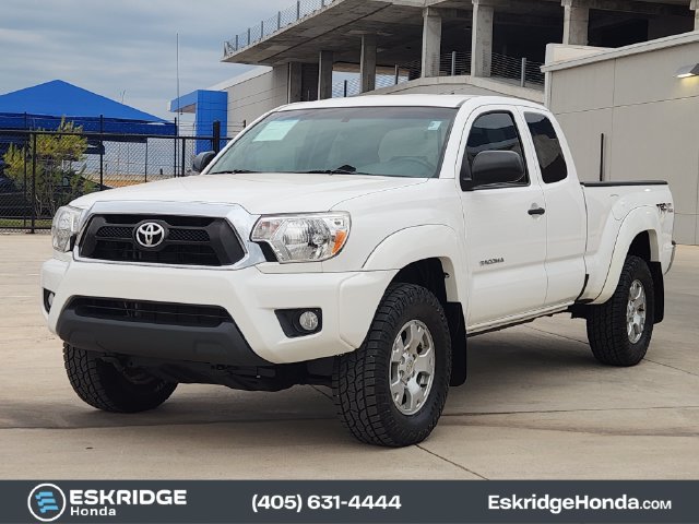 Used 2015 Toyota Tacoma 4x4 Access Cab V6 w/ TRD Off-Road Package image 3
