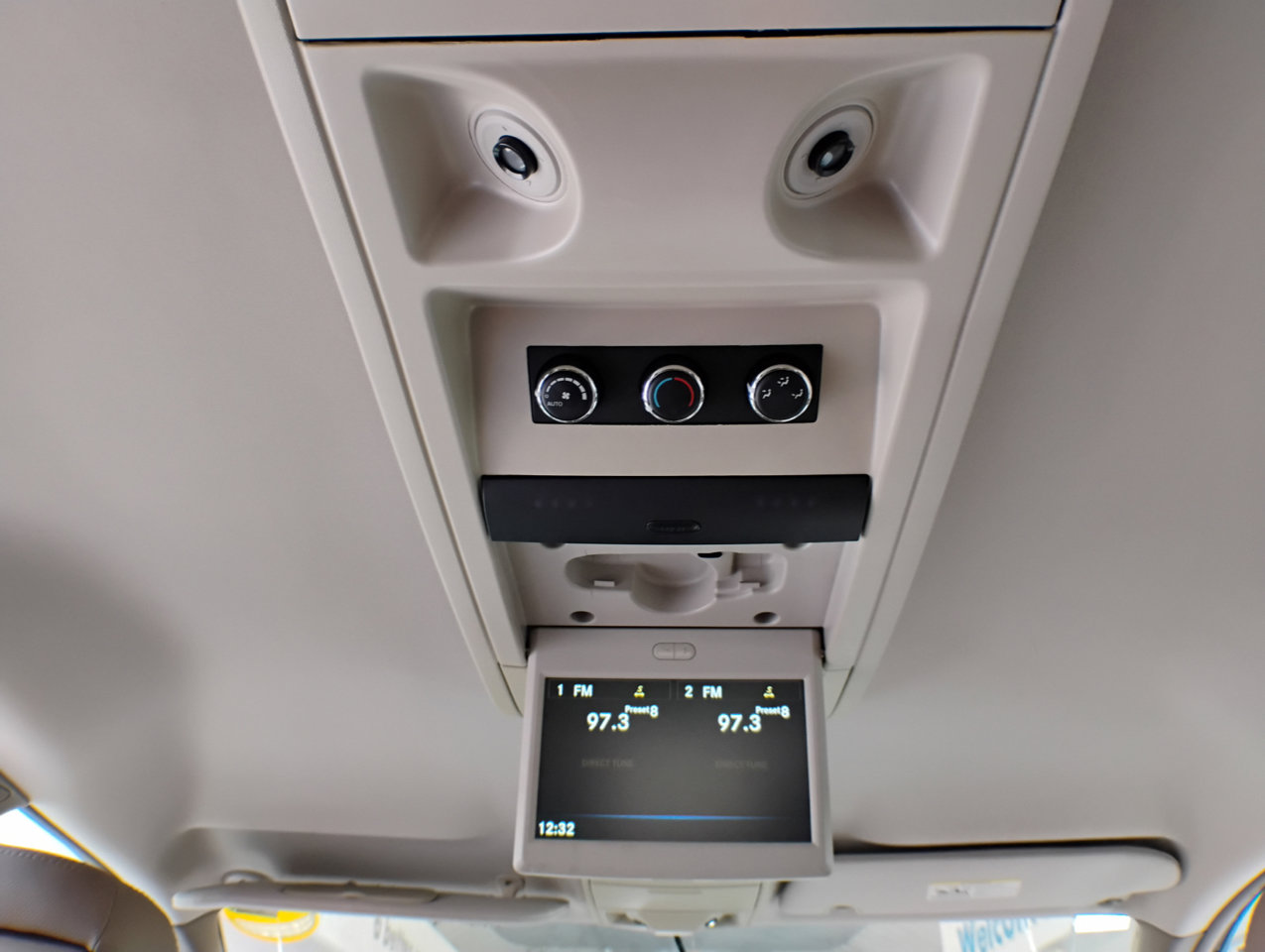 Used 2016 Chrysler Town & Country Touring image 22