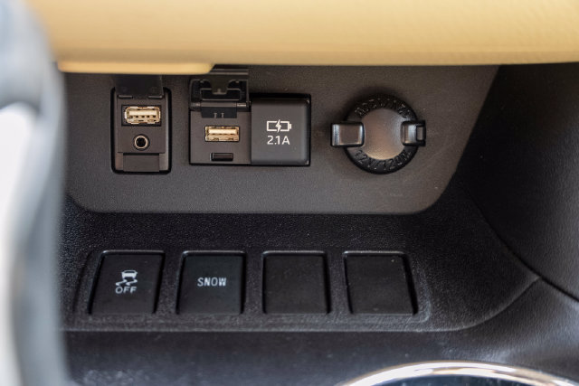 Used 2019 Toyota Highlander Limited FWD image 25