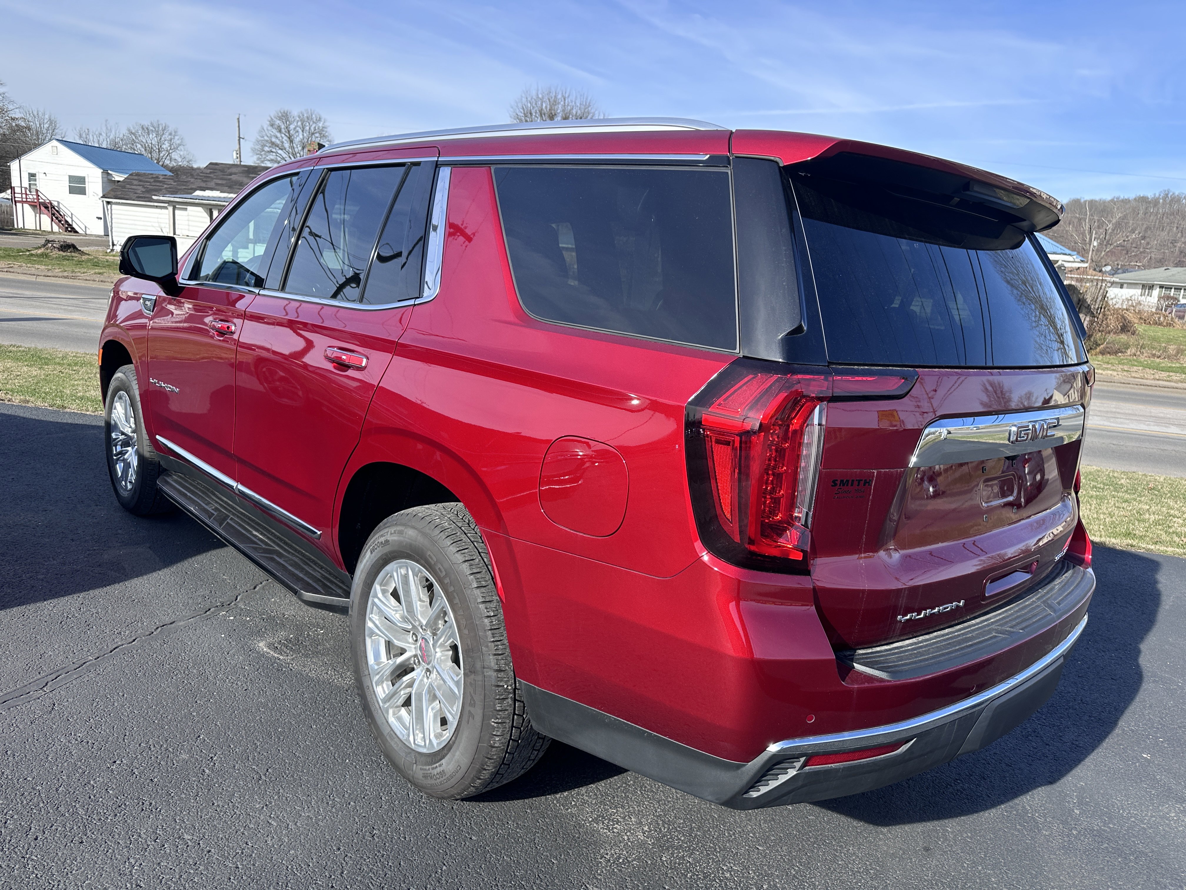Used 2024 GMC Yukon SLT w/ SLT Luxury Package image 4