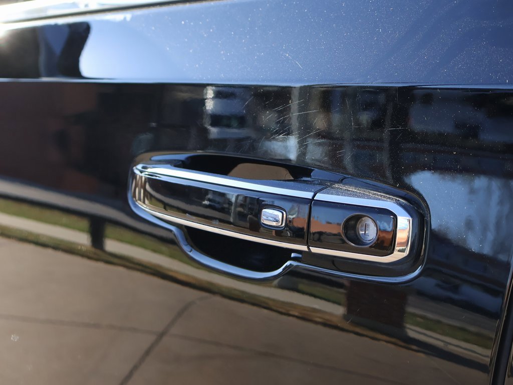 Used 2022 GMC Yukon SLT w/ SLT Premium Package image 26