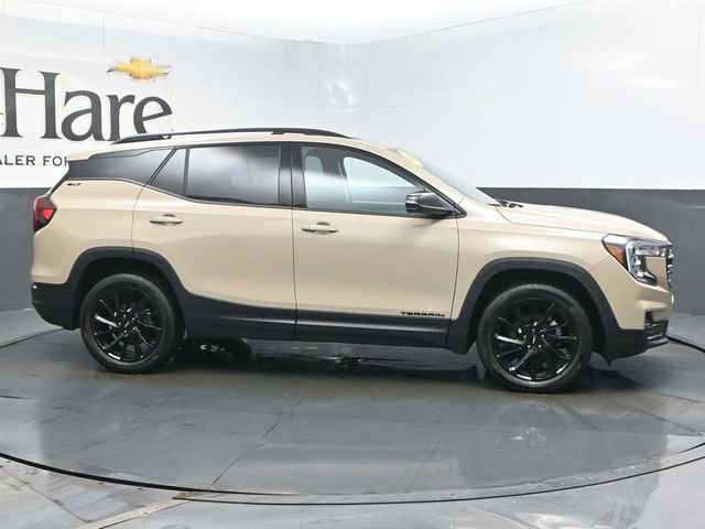 Used 2023 GMC Terrain SLT w/ Infotainment Package II image 1