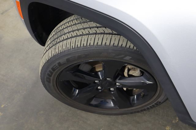 Used 2023 Jeep Grand Cherokee L Laredo image 45