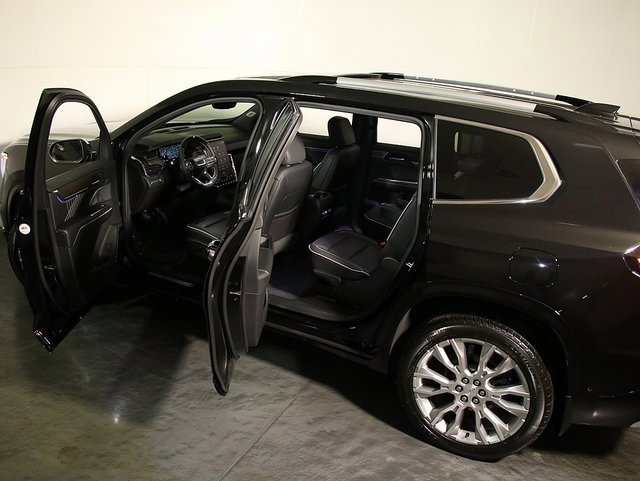 Used 2024 GMC Acadia Denali w/ Super Cruise Package image 5