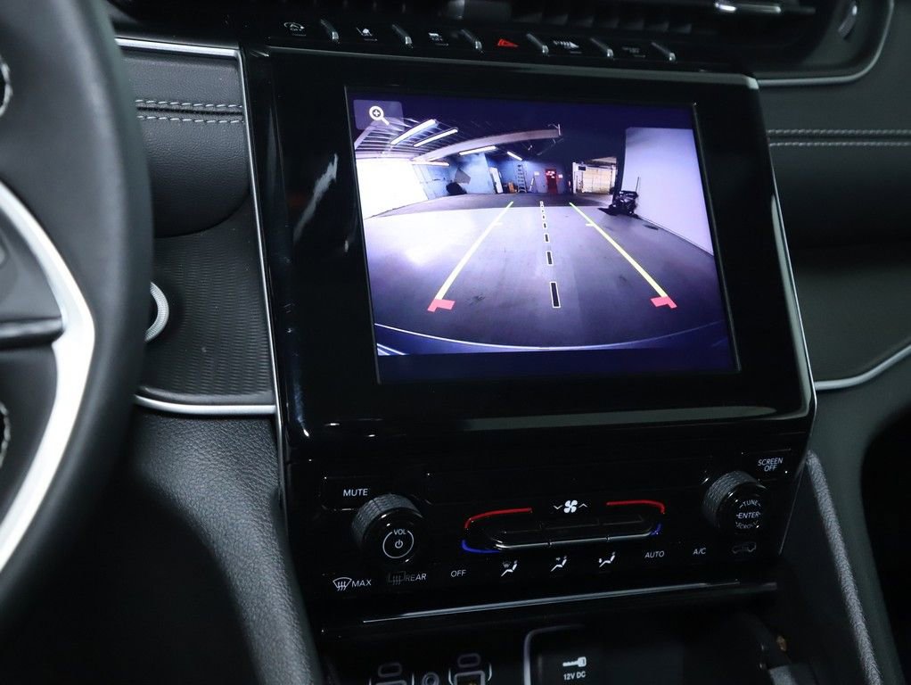 Used 2025 Jeep Grand Cherokee Laredo X image 29