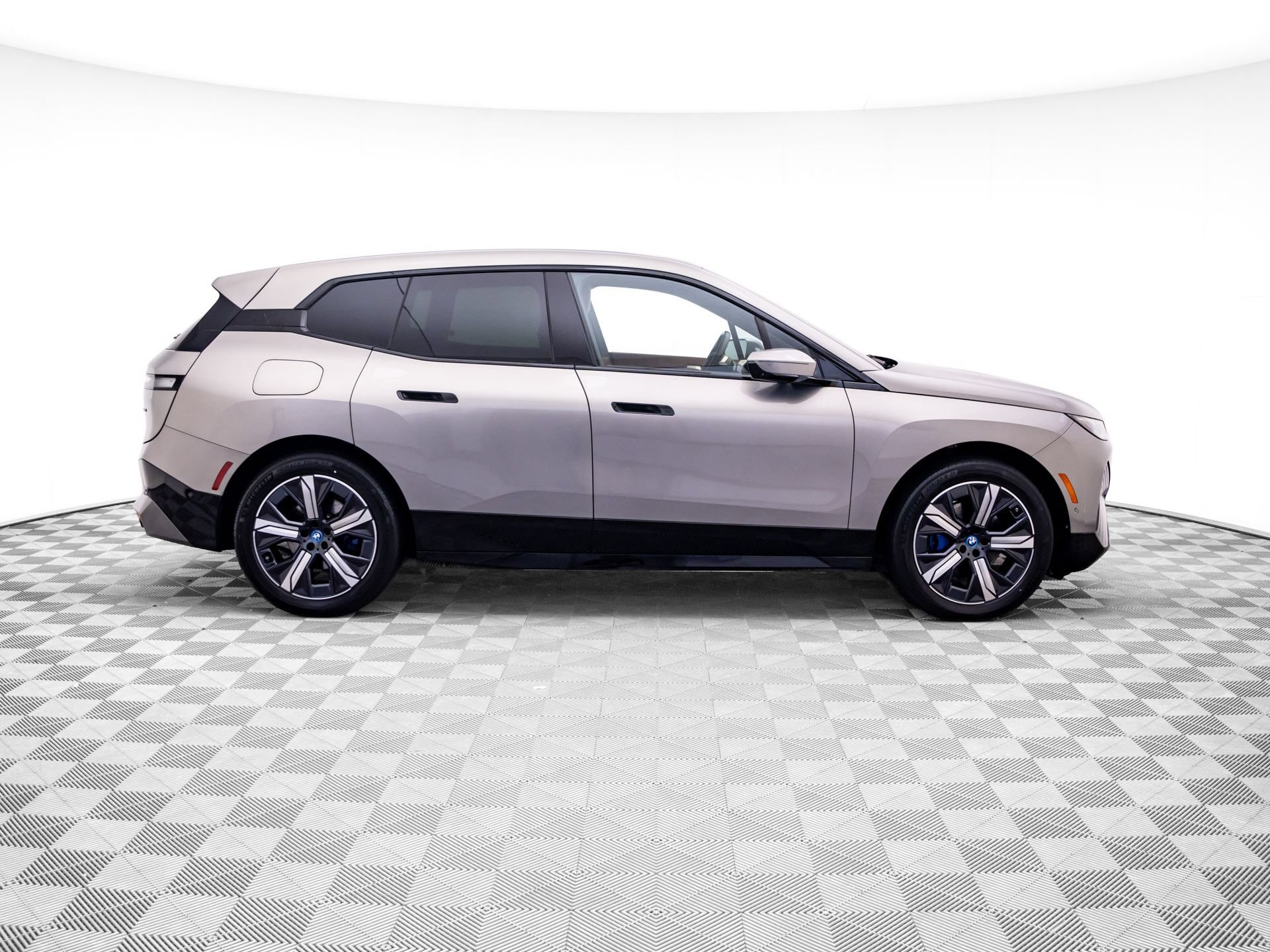 Certified 2024 BMW iX xDrive50 w/ Premium Package AWD/4WD image 6