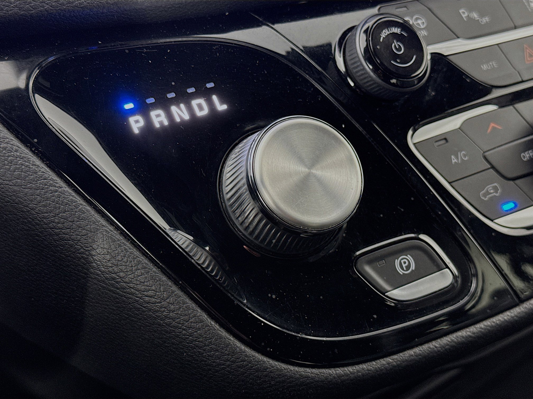 Used 2022 Chrysler Pacifica Touring-L w/ Uconnect Theater Family Group image 17