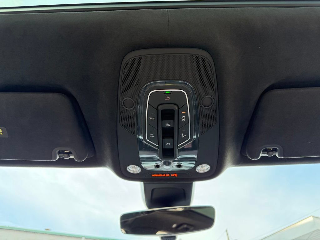 Used 2023 Bentley Bentayga AWD/4WD image 19