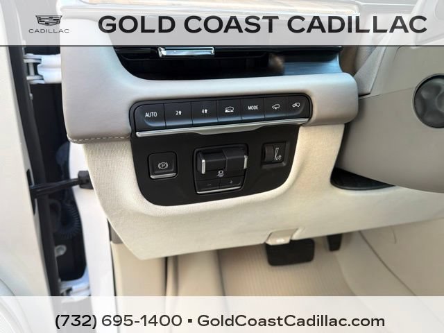 Used 2024 Cadillac Escalade Premium Luxury Platinum AWD/4WD image 25