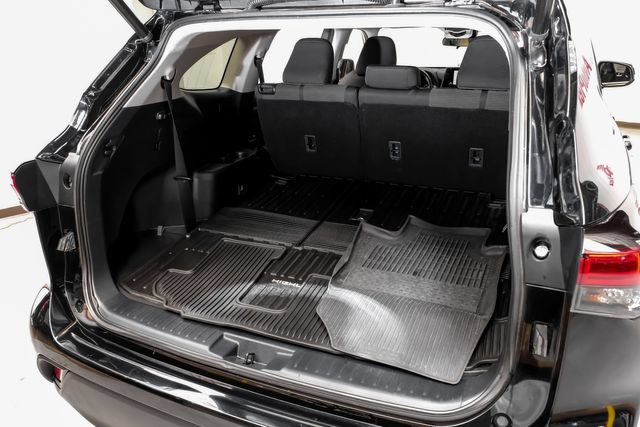 Used 2023 Toyota Highlander LE AWD/4WD image 55