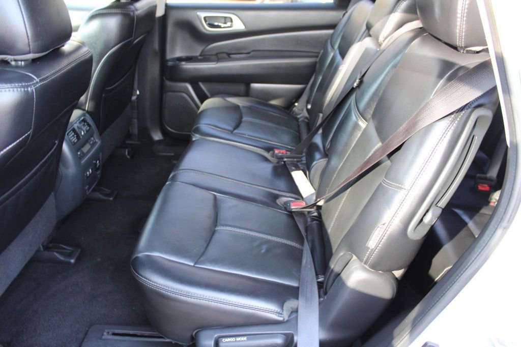 Used 2020 Nissan Pathfinder SL image 14