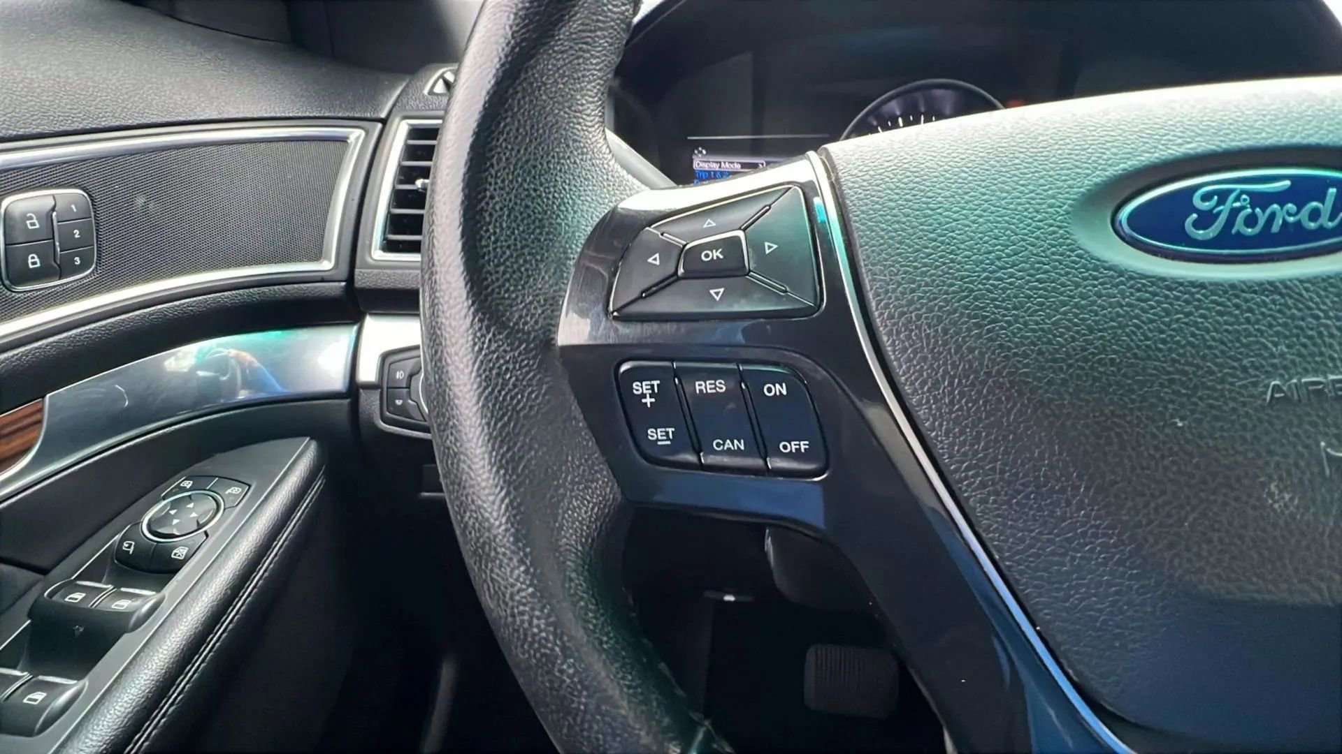 Used 2017 Ford Explorer Limited image 16