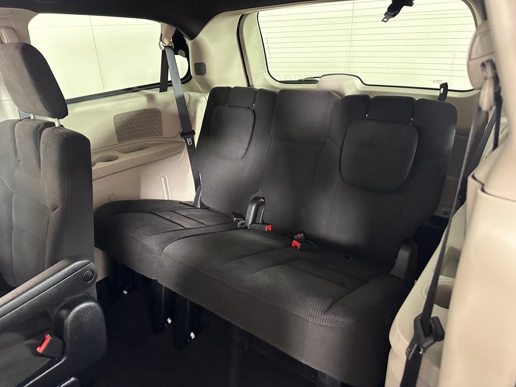Used 2016 Dodge Grand Caravan SE FWD image 22