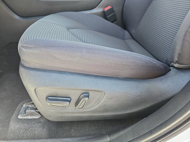 Used 2024 Toyota Highlander LE FWD image 17