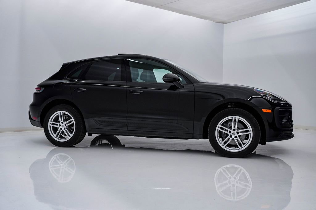 Certified 2025 Porsche Macan image 9