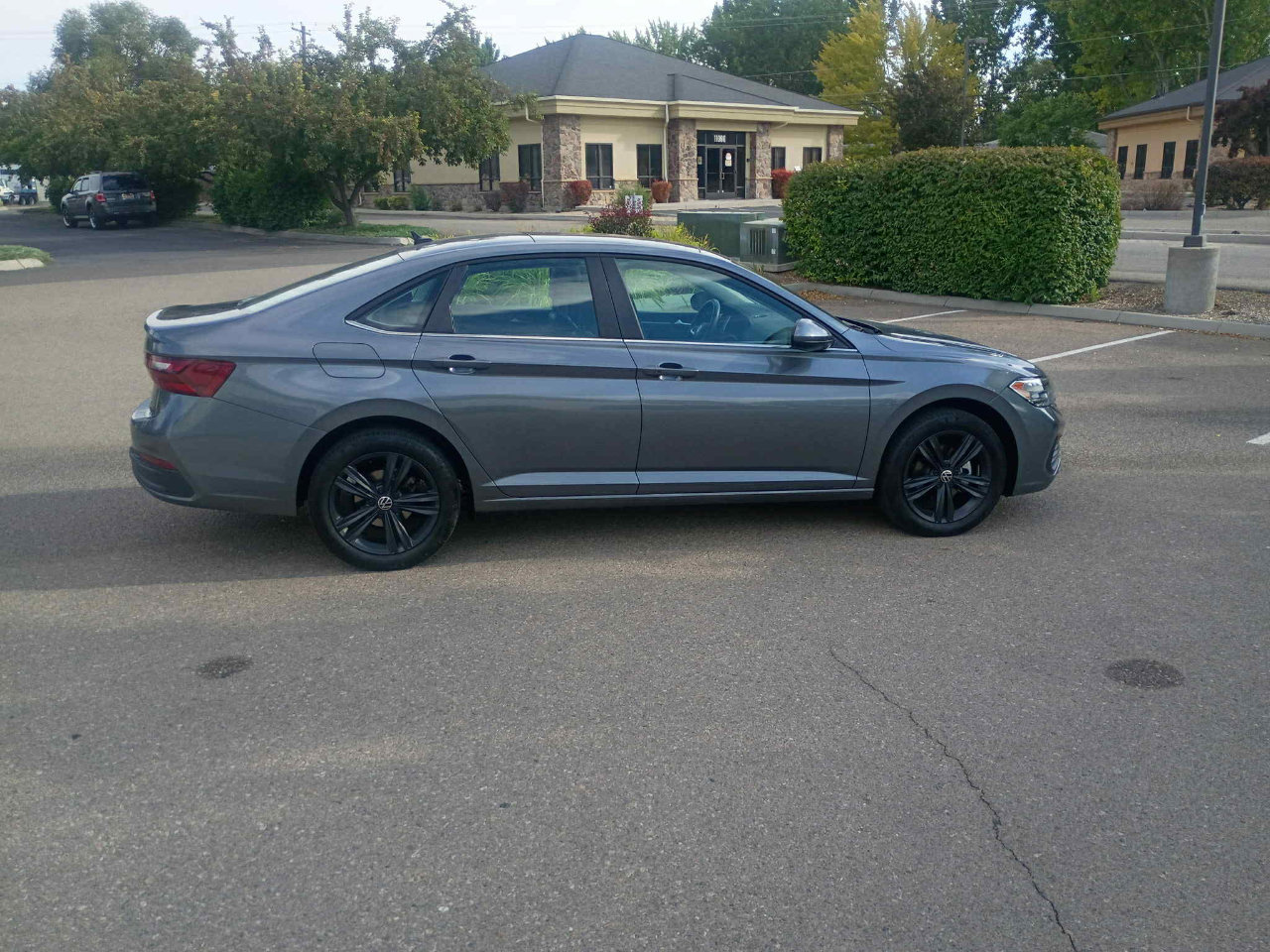 Used 2023 Volkswagen Jetta SE w/ Panoramic Sunroof Package image 6