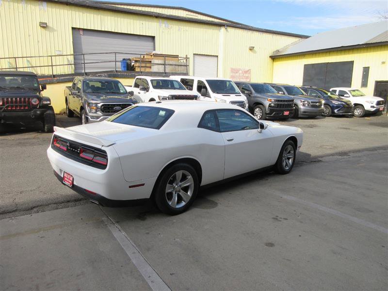 Used 2022 Dodge Challenger SXT image 7