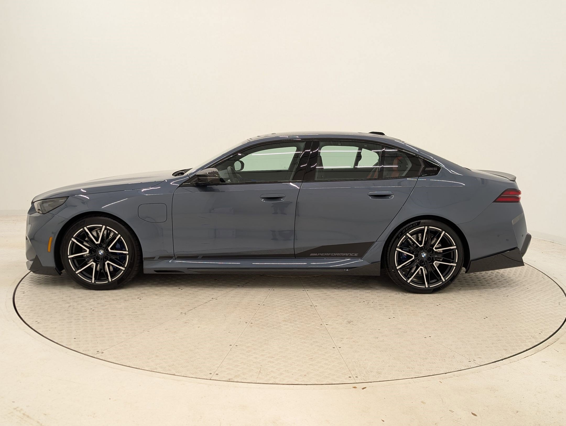 Certified 2026 BMW M5 w/ Executive Package image 2