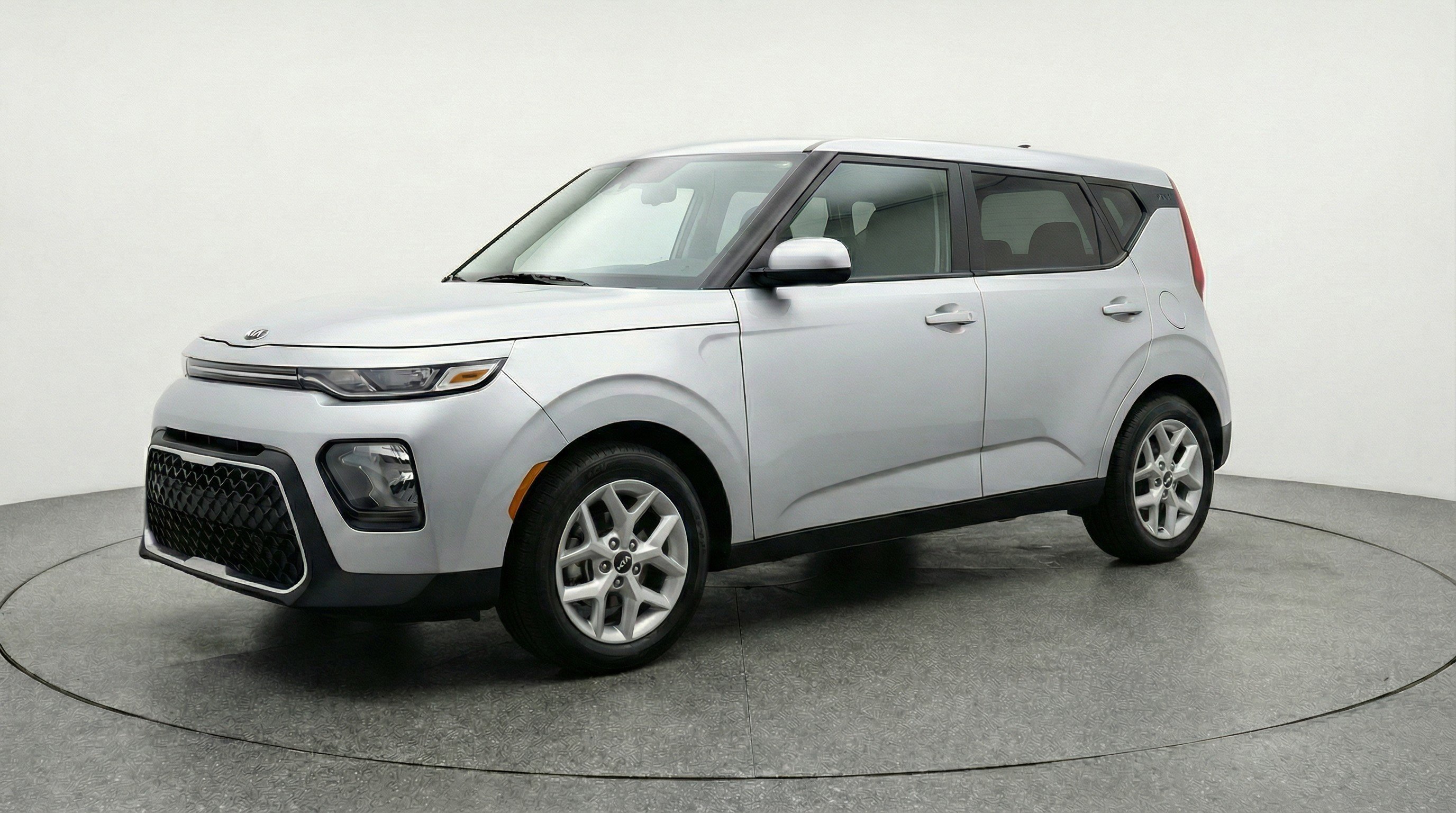 Used 2025 Kia Soul LX w/ LX Technology Package image 3