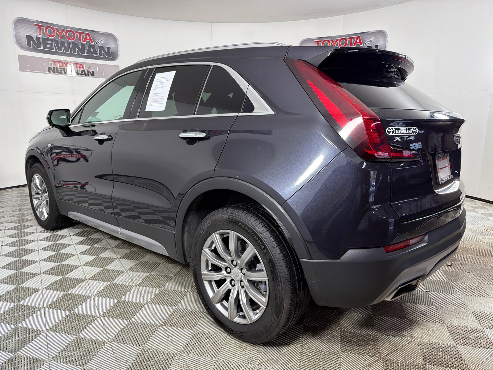 Used 2023 Cadillac XT4 Premium Luxury FWD image 5