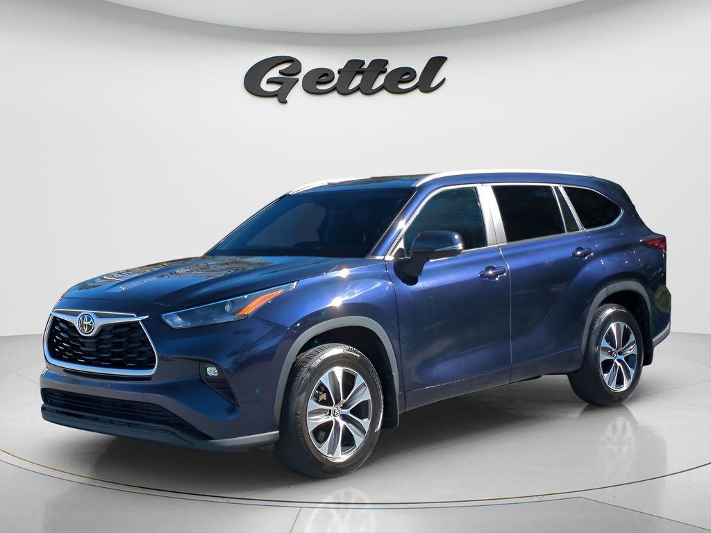 Certified 2024 Toyota Highlander XLE image 1